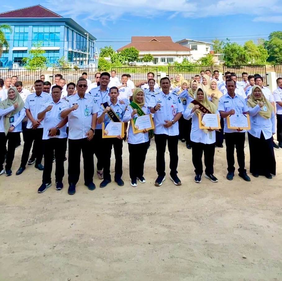 Tegakkan Kedisiplinan dan Etika, Kalaks BPBD Babel Evaluasi Program Kerja Sekaligus Berikan Apresiasi Pegawai Berprestasi